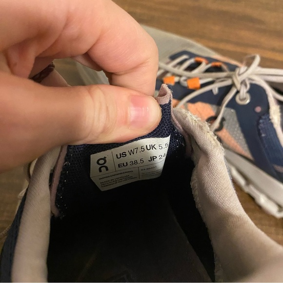 OnCloud Navy Blue and Orange Running Shoes size 7.5 - Picture 6 of 8